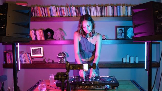 iggy bunny | hard groove techno mix summer смотреть онлайн