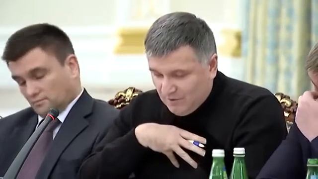 Видео конфликта! Аваков бросил стакан воды в Саакашвили