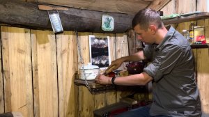 Землянка в лесу год спустя. Чуть не сгорел.  Ответы на вопросы. Шашлык из курицы