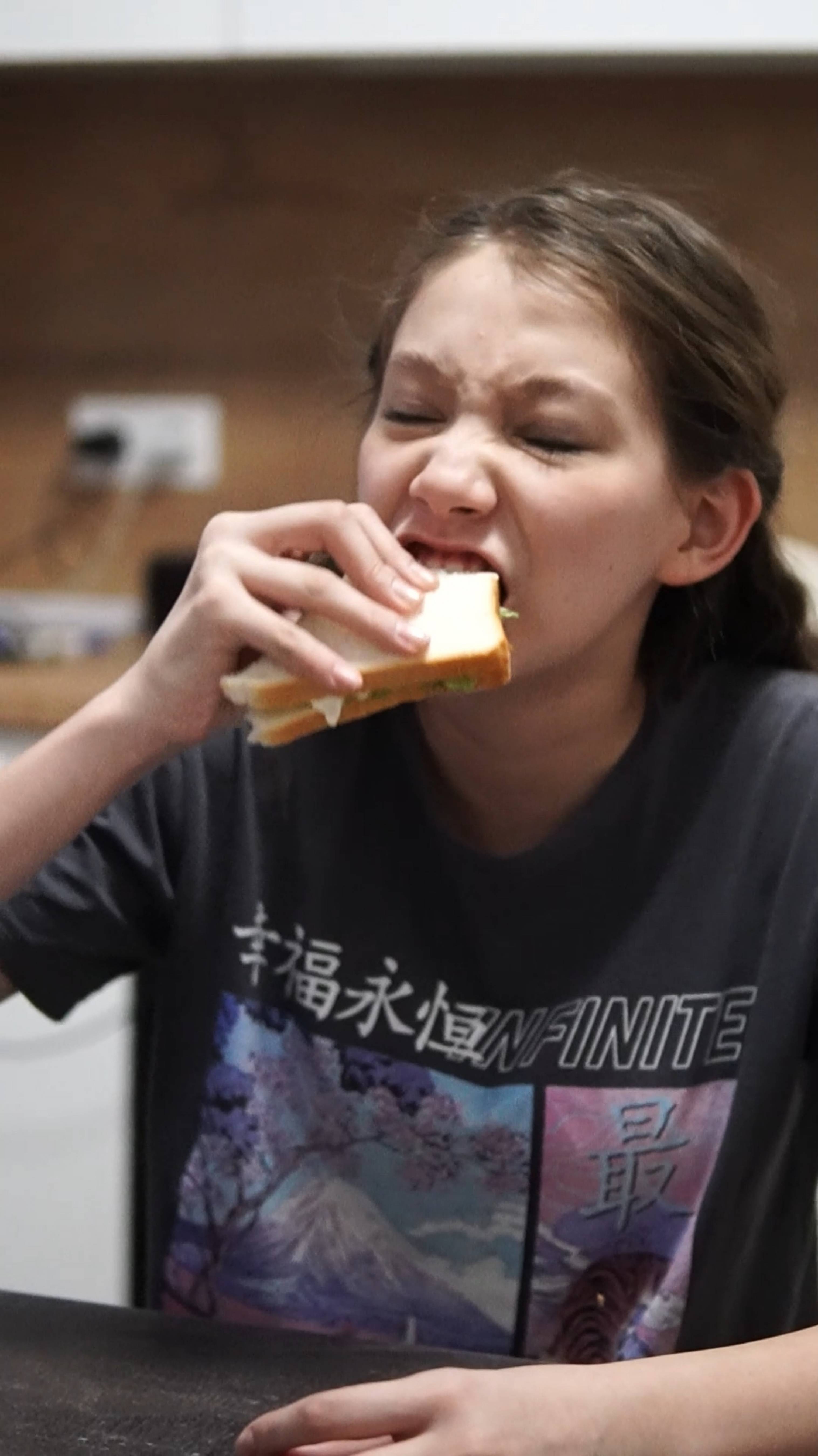 Девочки есть хотят смотреть онлайн