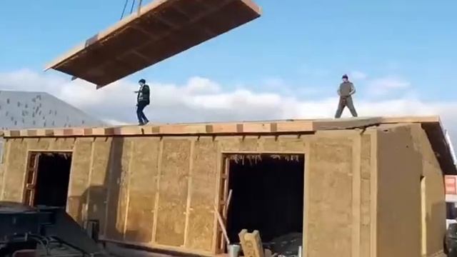 Будинок із солом'яних панелей - процес зведення смотреть онлайн