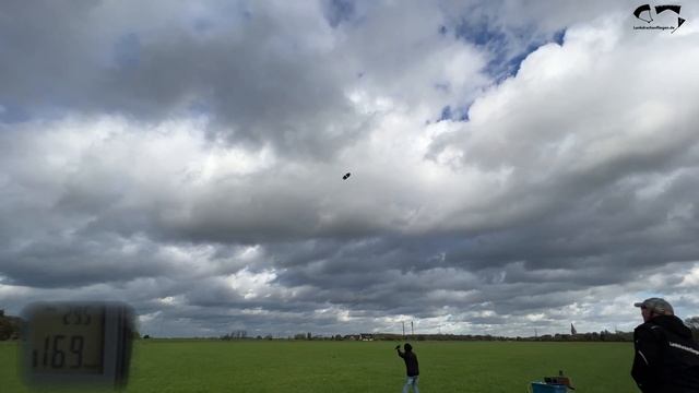 Luca fliegt Speedkites - HQ Little Arrow und Spiderkites Neon смотреть онлайн