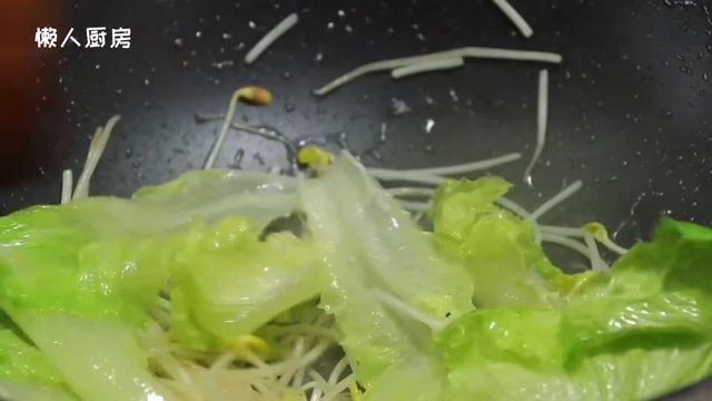 天气寒冷，教你做水煮牛肉，又嫩又滑，吃完浑身暖烘烘，别不懂吃【懒妹美食】 смотреть онлайн