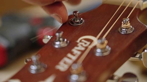 "Мартиновский замок" при установке струн на гитаре