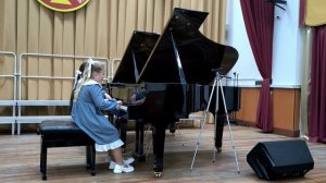 5. В. Гаврилин - «Стонет сизый голубочек». Исполняет Коврижкина Анна, Смирнова Ульяна.