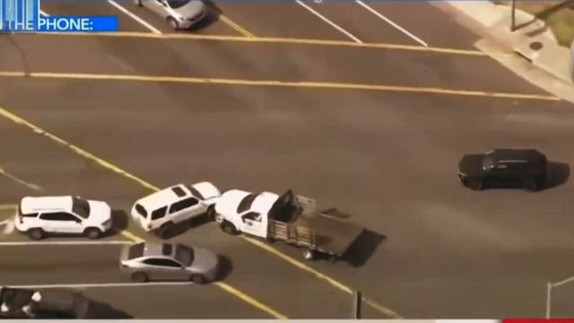 В Калифорнии угонщик грузовика уходя от полиции протаранил 13 автомобилей. смотреть онлайн