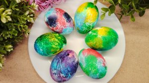 Разноцветные яйца на Пасху с помощью салфеток и пищевых красителей. Как красиво покрасить яйца