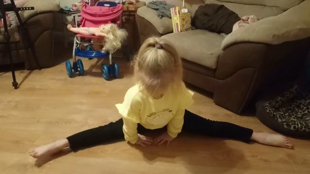 Olivia doing the splits смотреть онлайн