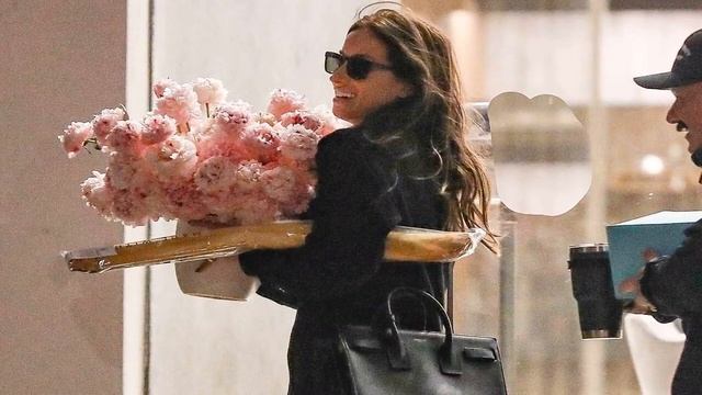 Brad Pitt Sent Ines de Ramon Flowers While They Spent Valentine's Day Apart: Source смотреть онлайн