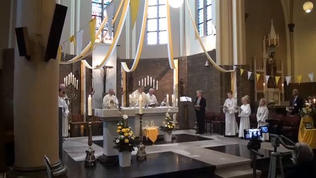 Vicaris Cornelissen 25 jaar priester смотреть онлайн