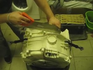 Замена подшипников в стиральной машине Indesit и Ariston с клееным баком