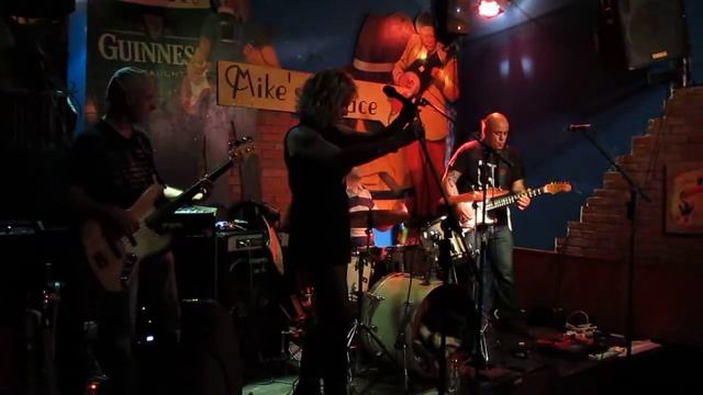 MIKE'S PLACE смотреть онлайн