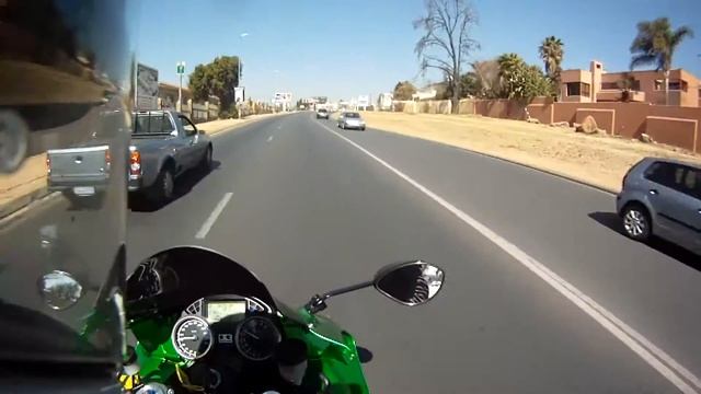 Kawasaki Ninja ZX-14R (ZZR1400) Riding In The Traffic