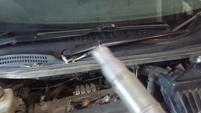 Toyota Ipsum троит, но ошибок нет. смотреть онлайн