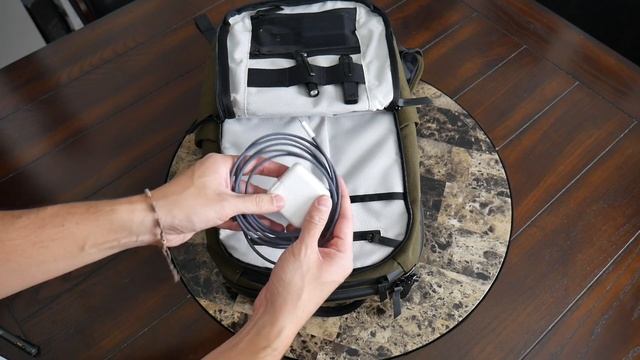 Alpaka Elements Backpack Pro Review - Sleek & Travel Friendly 26L Tech Bag смотреть онлайн