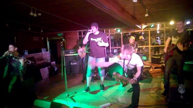 Benny Hill Orchestra - Час пик (Live in "Shale") смотреть онлайн