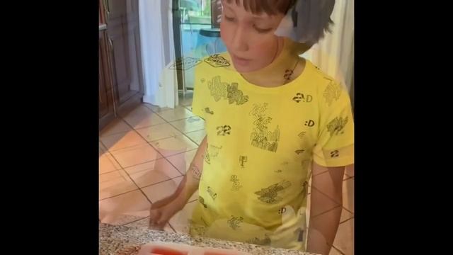 Готовим малино лимонное мороженое
