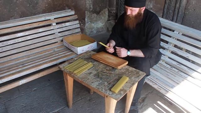 A monk rolling candles in Zarzma смотреть онлайн