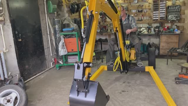 МИНИЭКСКАВАТОР ГОТОВ!!! ПЕРВЫЕ ДВИЖЕНИЯ смотреть онлайн