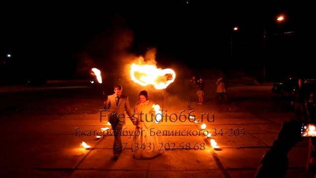 Два сердца и вращающиеся фонтаны смотреть онлайн