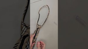 Как собрать обратно галстук на молнии