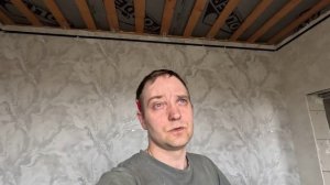 Как и чем легко крепить багет для натяжного потолка к плитке керамогранит