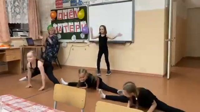 шпагат у моей однаккласстницы смотреть онлайн
