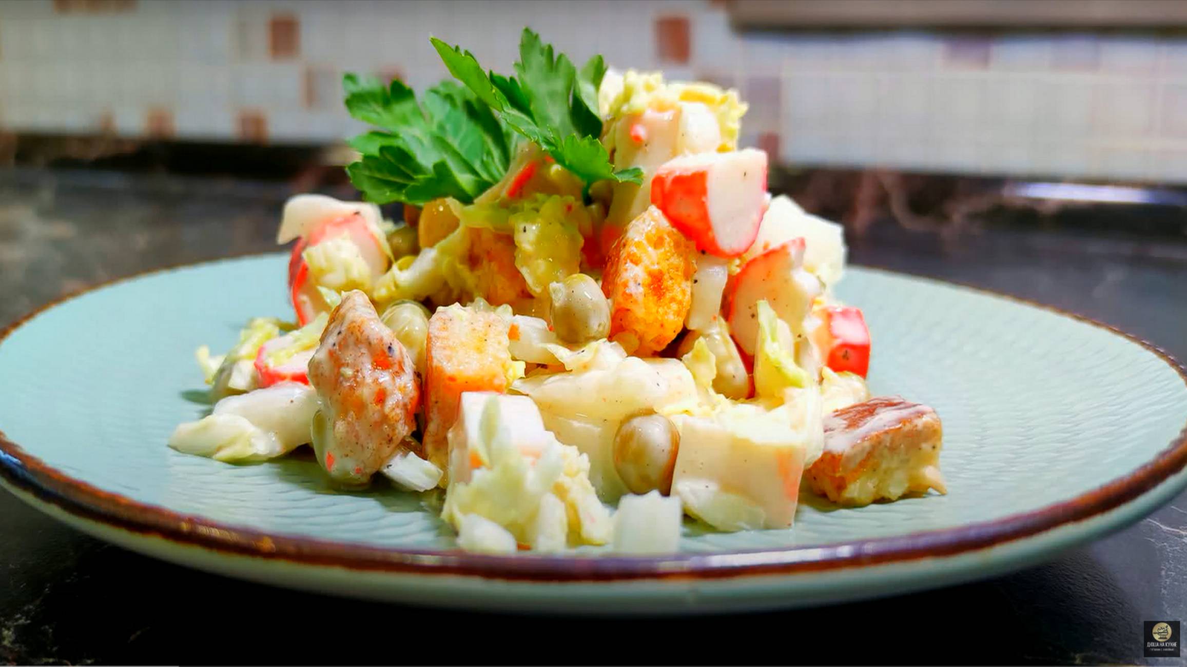 Салат с крабовыми палочками и пекинской капустой. Рецепт крабового салата. смотреть онлайн