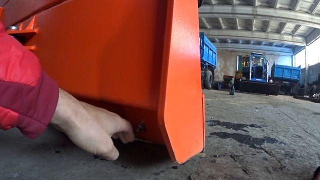Трактор Т150 ставим отвал РЕЗКО ПОХОЛОДАЛО! смотреть онлайн