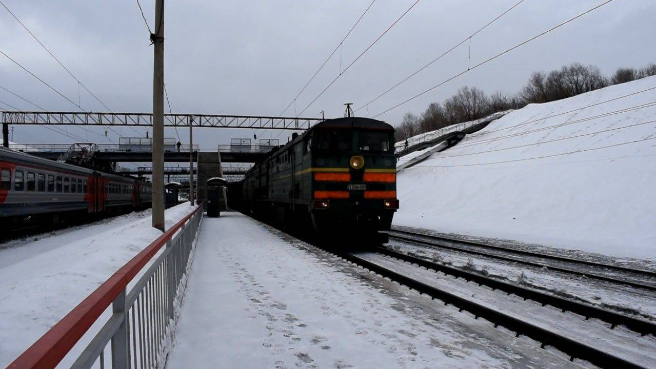 Тепловоз 2ТЭ10М-0356 и электропоезд ЭД9М-0154