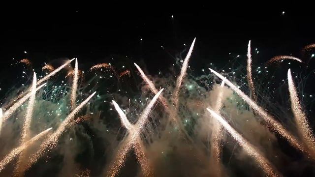 Финальный фейерверк Форума "Высокий Полет 2016" Nickelback - Burn It To The Ground смотреть онлайн