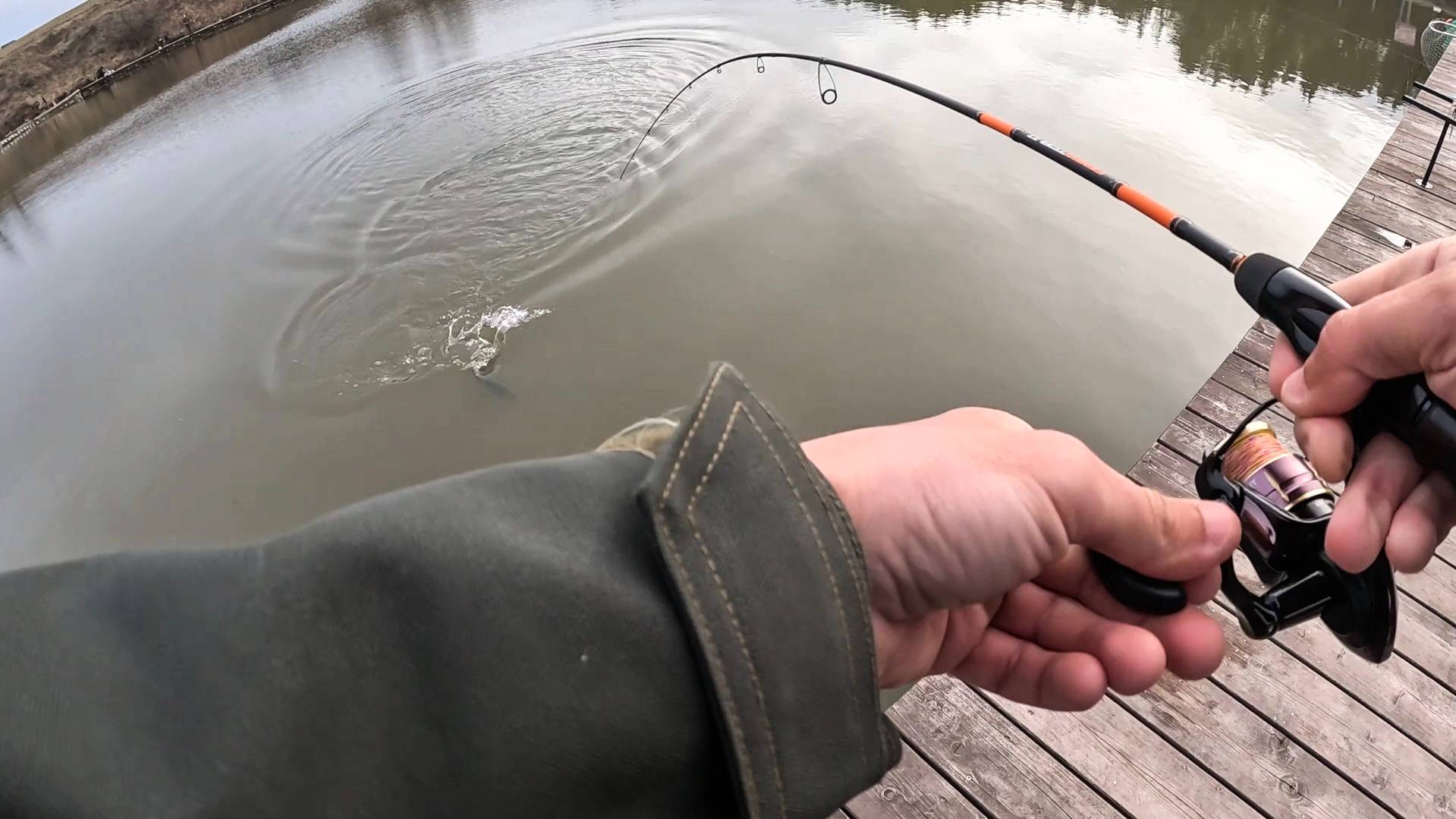 ДА ПОЧЕМУ РАНЬШЕ так не КЛЕВАЛО! ЖЕСТЬ КЛЁВ.. Рыбалка на спиннинг в апреле, форель смотреть онлайн
