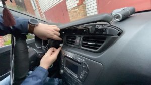 Как снять приборную панель на Киа Рио 3 за три минуты