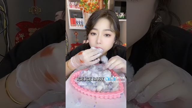 асмр поедание снежных кусков! смотреть онлайн