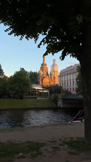 Храм Спас-на-Крови. А вы знаете почему так называется ? #питер#санктпетербург#спб#спаснакрови смотреть онлайн