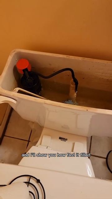 How to make your toilet fill up faster. Plumbing hack! смотреть онлайн