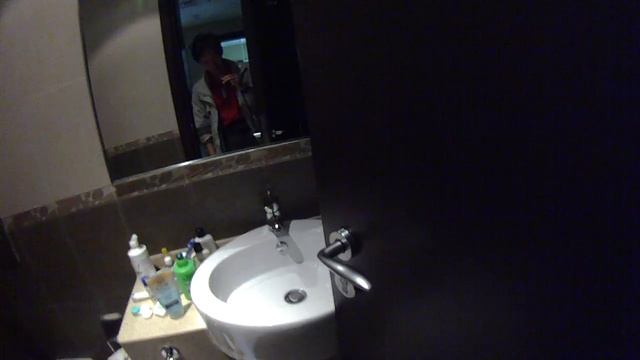 Dubai Internet City hotel's sink смотреть онлайн
