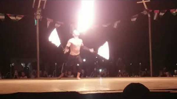 Дубай Фаер-шоу в пустыне Человек факел смотреть онлайн