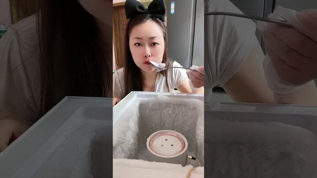 залипательный хруст от поедания наледи кореянкой! смотреть онлайн