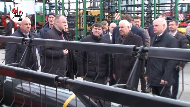 Чиновника приятно поразил отечественный комбайн смотреть онлайн