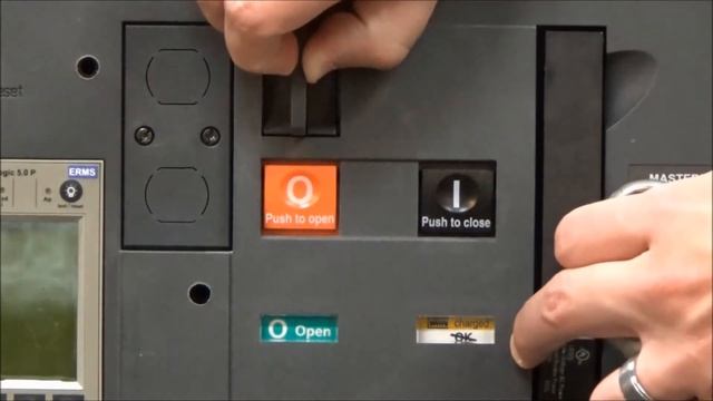 Locking Out Masterpact® NW Circuit Breakers | Schneider Electric Support смотреть онлайн