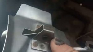 замена петель багажника ваз 2107