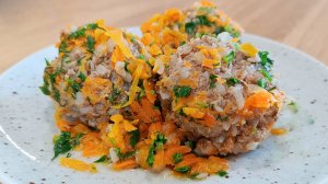 ТЕФТЕЛИ ИЗ ГОВЯДИНЫ И ГРЕЧКИ, тушенные с морковью, луком и зеленью (2 в 1: мясо + гарнир)