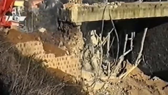 OTM FRONGIA SCAVI Escavatore O&K Rh20 Pms Demolizione Ponte Biscollai Nuoro