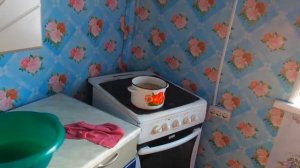 Жизнь в деревне ПРО  ЖКХ В КВАРТИРАХ помогает сын маме готовить вкусные пончики с повидло