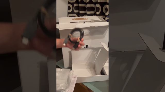 Распаковка PlayStation 5 bundle Spider Man 2 | Unpacking смотреть онлайн
