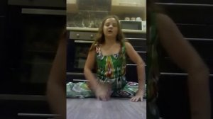 Как сесть на левую ногу на шпагат