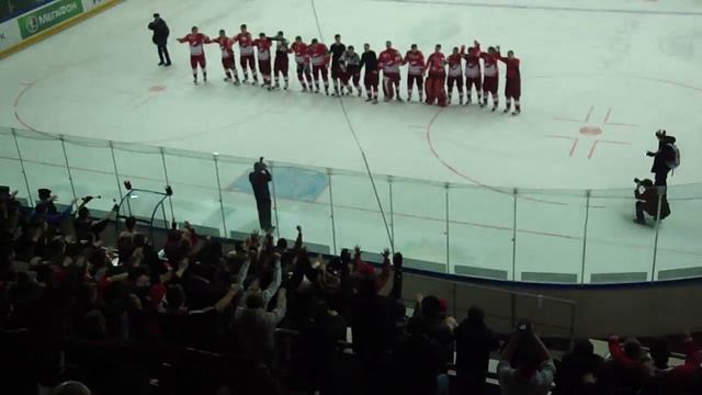 20-02-2011 ХК Спартак - ХК Автомобилист после матча.MP4 смотреть онлайн