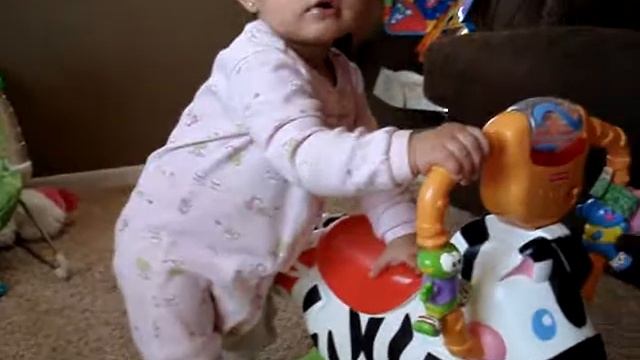 Kaitlyn on her Bounce & Spin Zebra смотреть онлайн