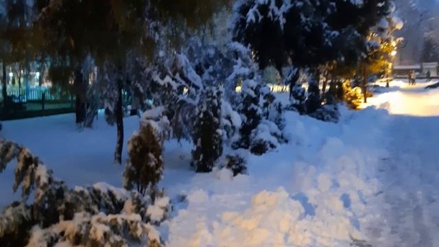 И аисты и карусели и всё в снегу смотреть онлайн